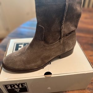 Frye Women’s Gray Suede Boots